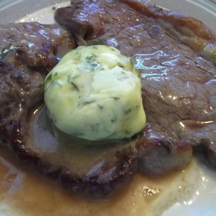 ステーキをおいしくする にんにくレモンハーブバター レシピ 作り方 By Ayanz 楽天レシピ